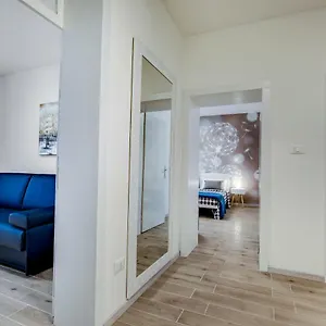  Appartement White Flowers With Canal View By Wonderful Italy Italië